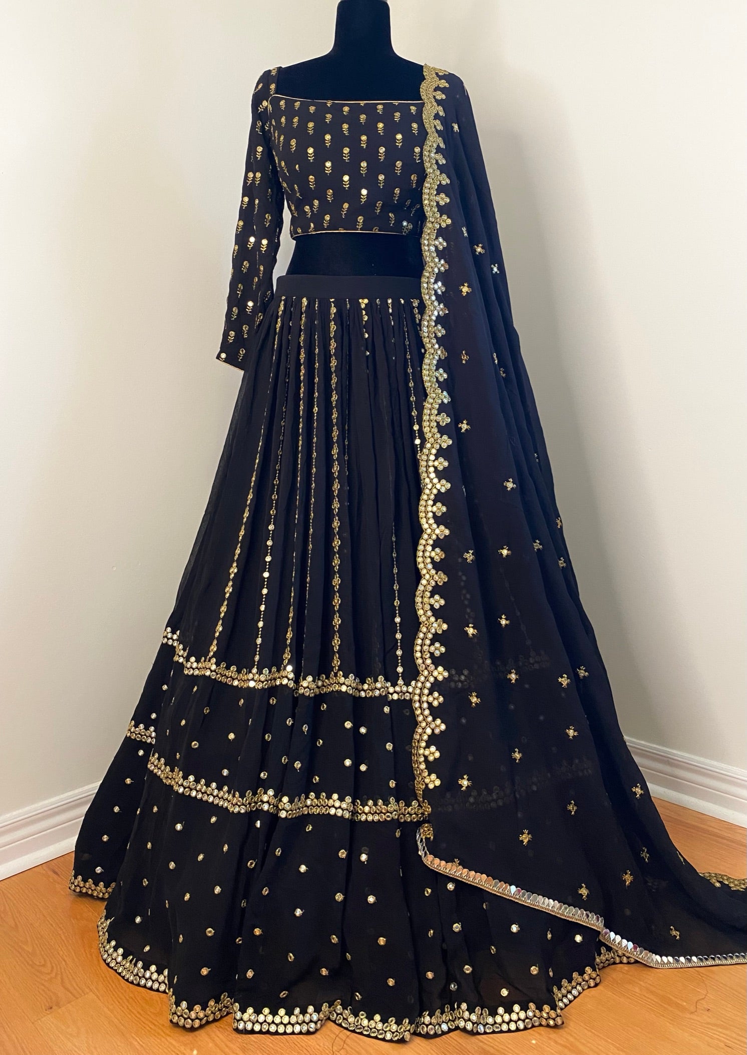 Lehengas: Designer Bridal Lehengas & Wedding Lehenga Cholis Online